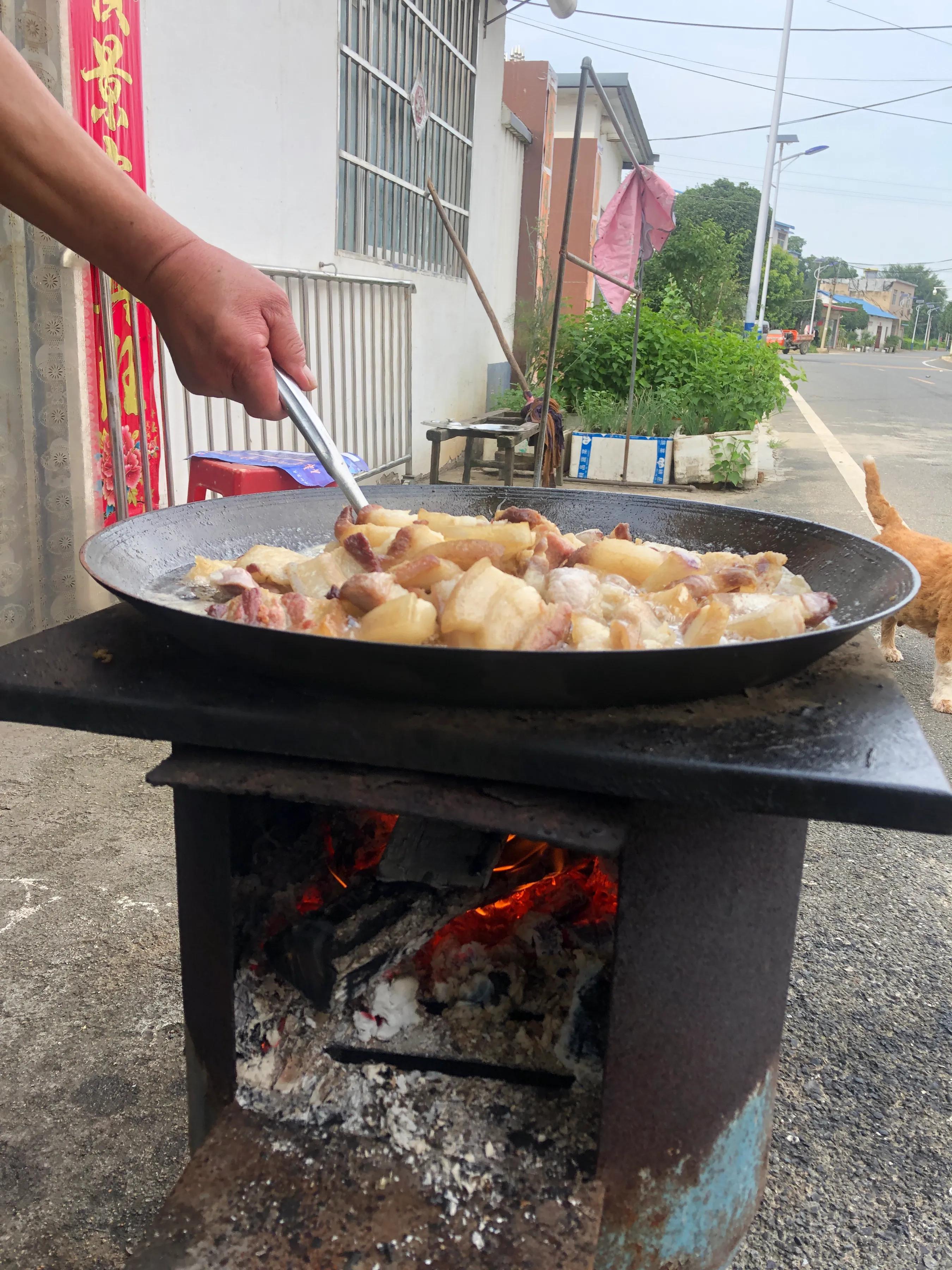 信阳传统特色菜“焖罐肉”猪肉降价了，大家都在做，你也可以