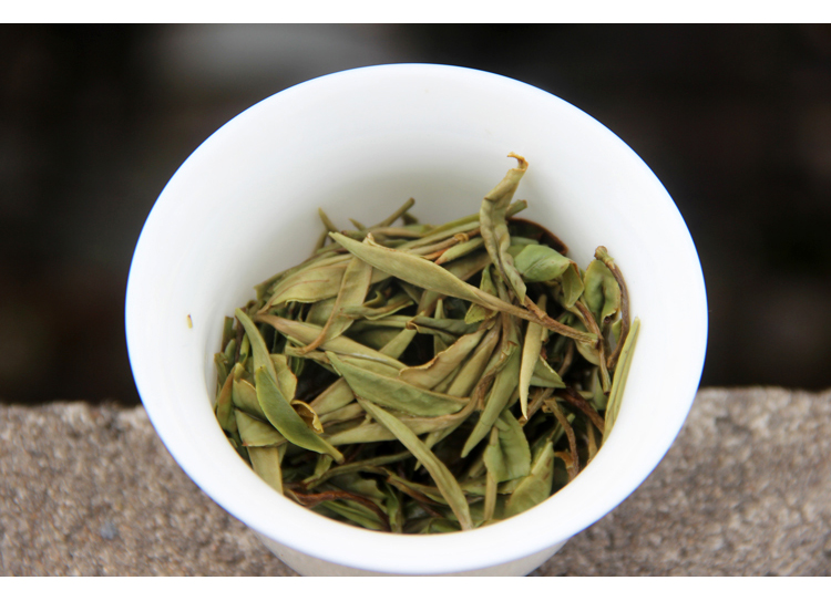 信阳白茶2025春茶 正宗浉河港核心产区白茶 明前二级润灵芽白茶批发