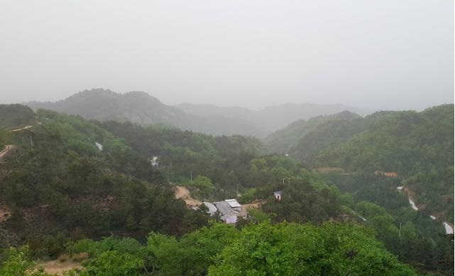 看山水信阳，访何家古寨