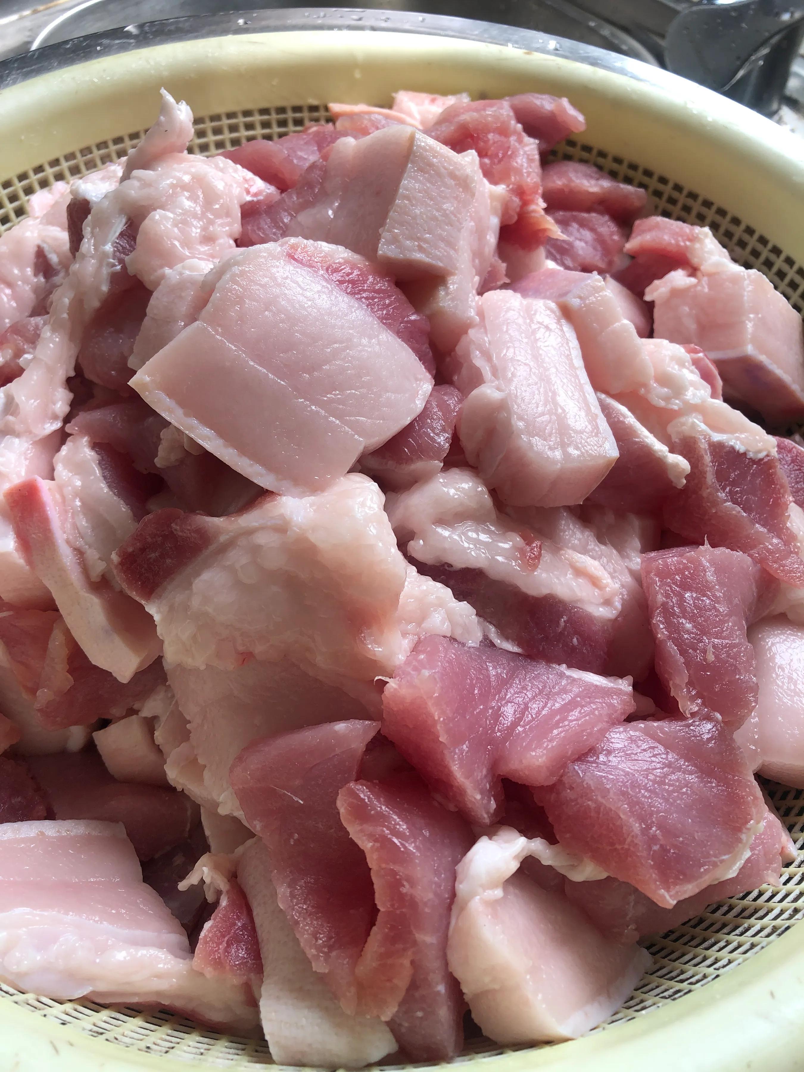信阳传统特色菜“焖罐肉”猪肉降价了，大家都在做，你也可以